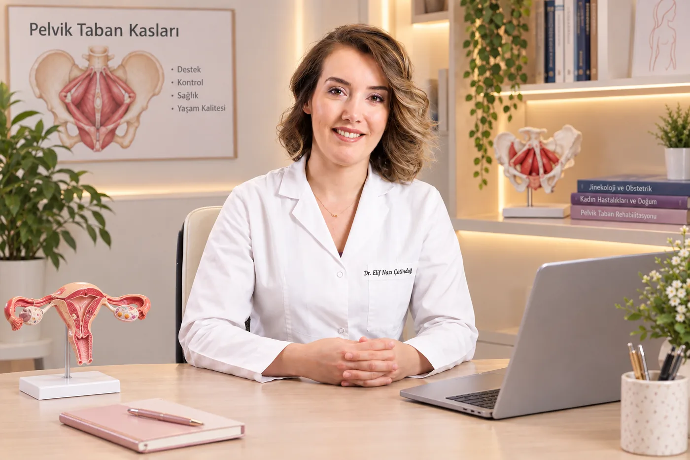 Op. Dr. Elif Nazlı Çetindağ muayenehanesinde